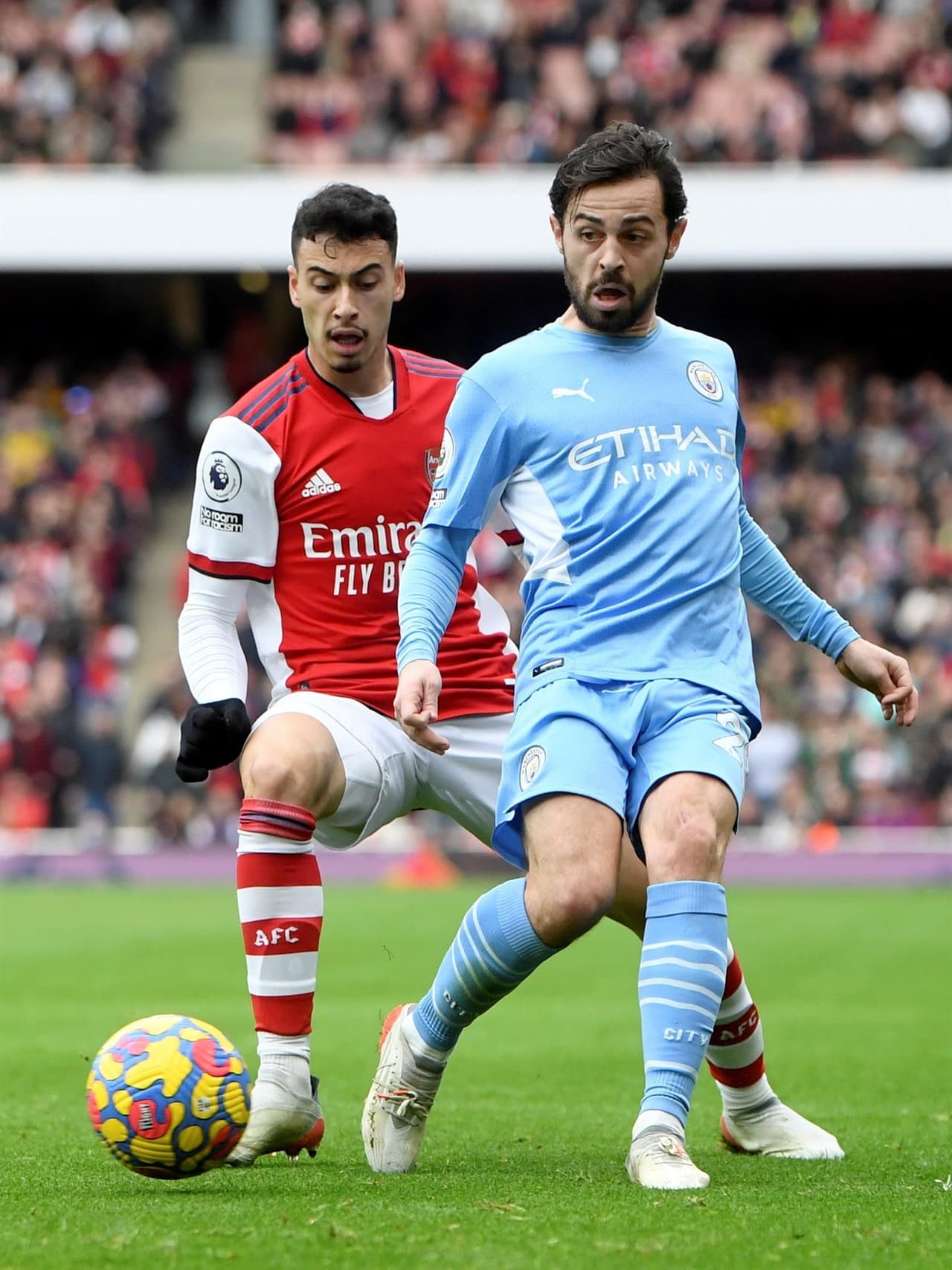 Manchester City saca triunfo de último minuto ante Arsenal durante la Jornada 21 en la Premier League. Bukayo Saka abrió el marcador a favor de los Gunners al 31', pero fueron Riyad Marez con un penalti quien igualaba el marcador y Rodrigo Hernández Cascante anotaba al 90+3' para sumar otros tres puntos y seguir líderes de la tabla.