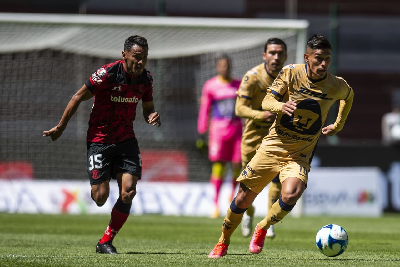 Una polémica victoria para los 'Diablos Rojos', pues el árbitro anuló un gol para los Pumas de la UNAM y, de último minuto, Alexis Canelo anotó el gol del gane para Toluca en casa, durante la Jornada 6 del Torneo Guard1anes 2021.