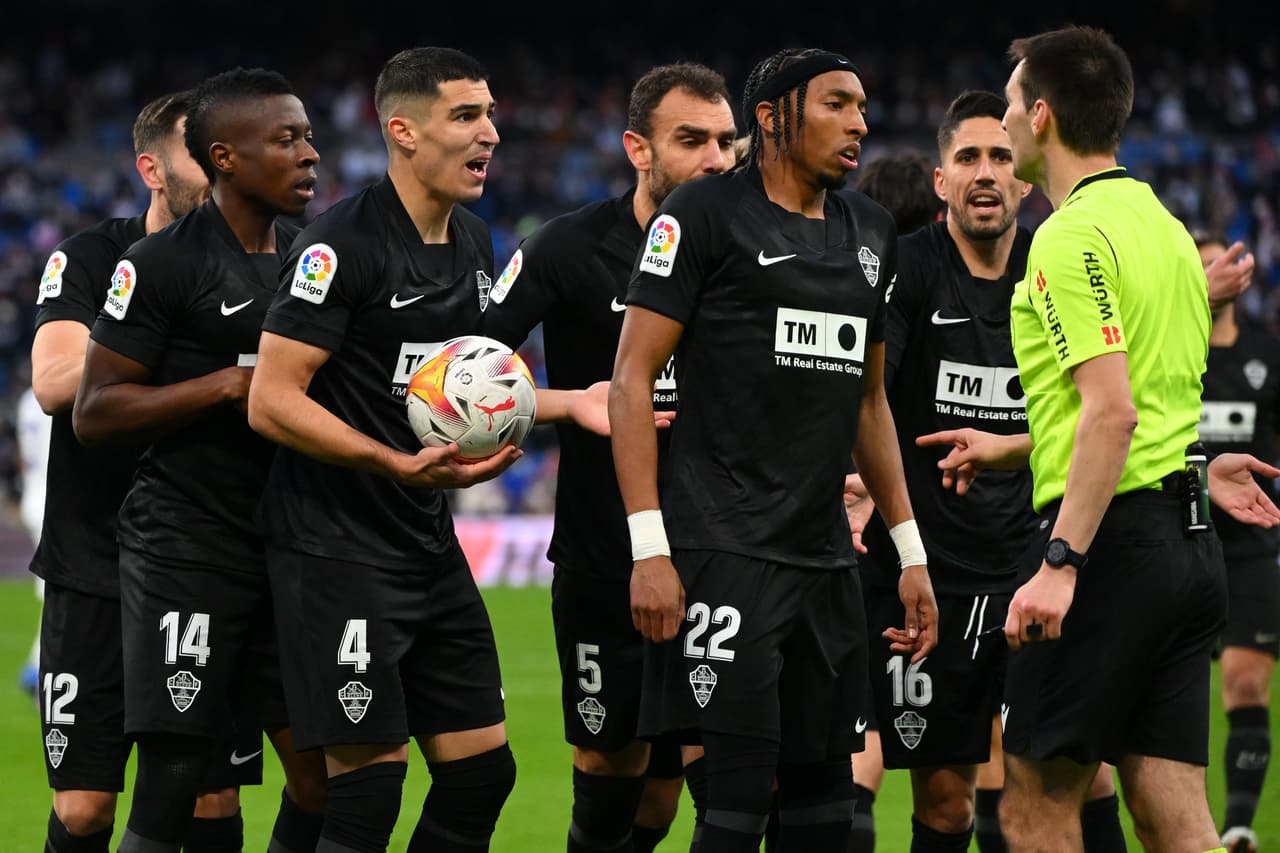 El Real Madrid consiguió un par de goles en la recta final, uno de Luka Modric por la vía del penalti al 82 y el otro en tiempo de reposición de Eder Militao, para empatar en casa ante Elche.