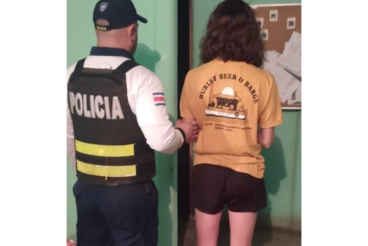 <b>Las autoridades pudieron dar con su paradero </b>porque visitó un estudio de yoga y escribió en un libro de vistas el nombre del pasaporte que estaba utilizando.
<br>