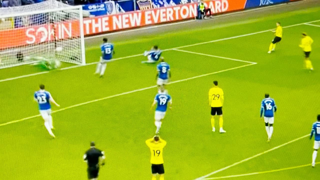 ¡La salvada del siglo! Everton vence a Chelsea con espectacular desviada de Pickford