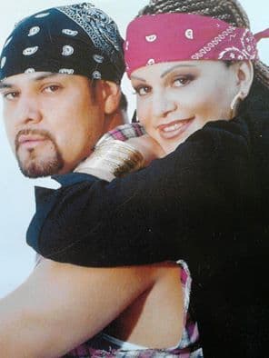 El 25 de febrero en 1995 Jenni Rivera conoció en un bar a 
<b>Juan López Pardo. </b> Su relación se vio truncada cuando las autoridades estadounidenses detuvieron a López acusándolo de cruzar, ilegalmente, inmigrantes de México a Estados Unidos. Por este delito pasó seis meses en prisión.