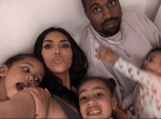 Kim y Kanye han tenido cuatro hijos: North West, el 15 de junio de 2013, Saint West, el 5 de diciembre de 2015, Chicago West, el 15 de enero 2018 y el 10 de mayo de 2019 nació su cuarto hijo mediante la maternidad subrogada.
