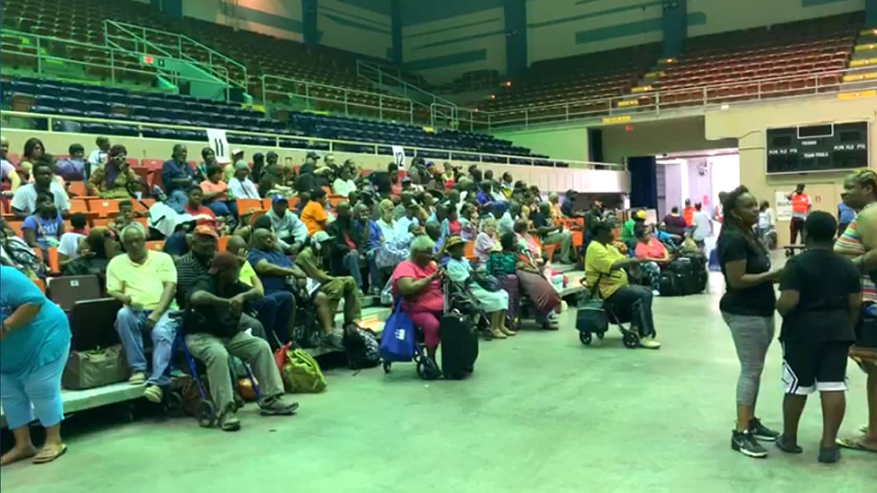 Residentes de la costa de Georgia evacúan ante amenaza por huracán Dorian