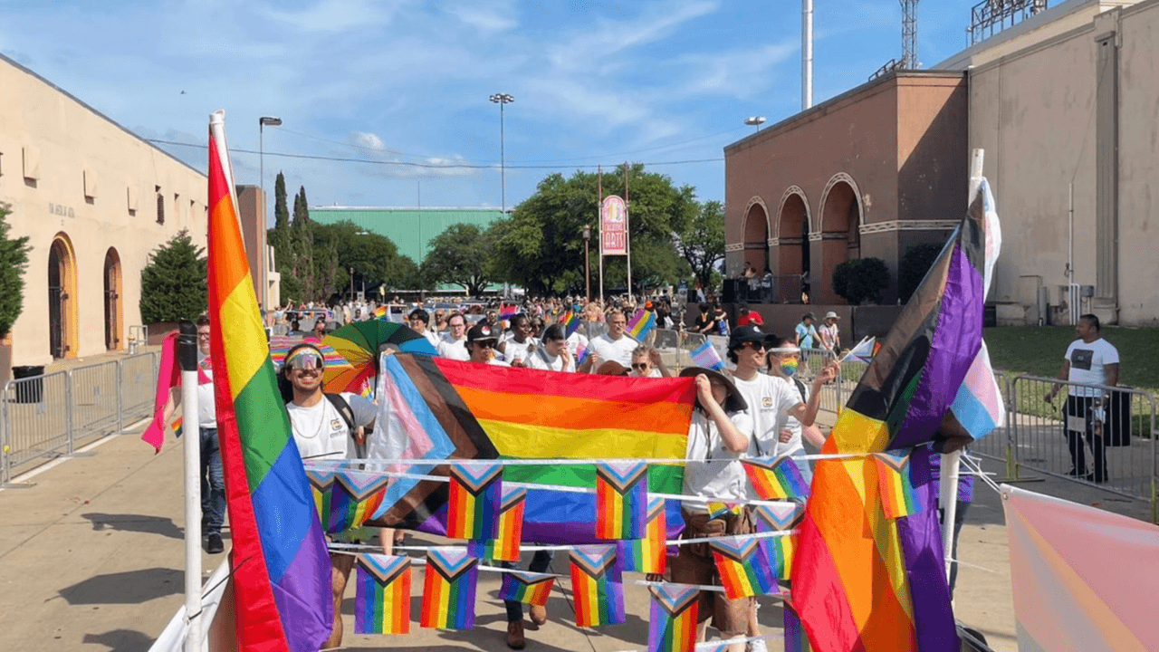 El Desfile del Orgullo 2022 LGBTQ+ volvió a la ciudad de Dallas después de una pausa debido a la pandemia por el coronavirus.