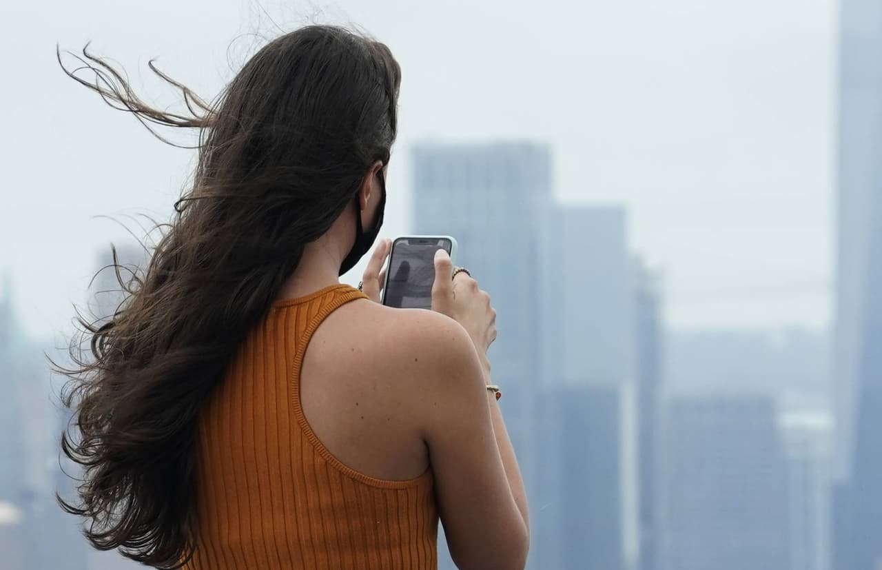 Si debe crear una cuenta las personas deben seguir dos pasos: