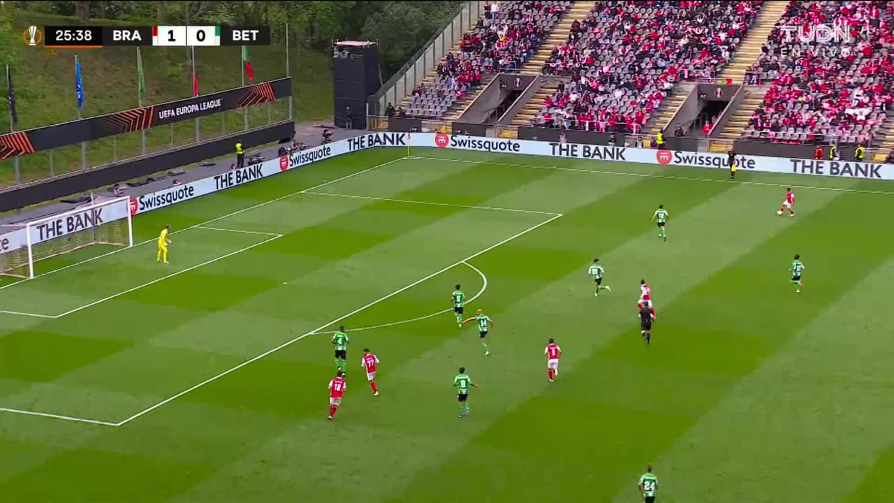 ¡TIRO ATAJADO! disparo por Abde Ezzalzouli.