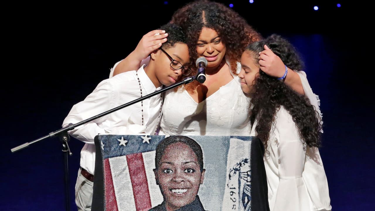 "Te amo, mamá. Gracias": la despedida de la hija de la oficial Miosotis Familia