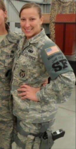 Existe la preocupación por la influencia que tienen las teorías conspirativas como QAnon entre los integrantes de las Fuerzas Armadas.
<br>
<br>Babbitt era una veterana de la Fuerza Aérea que participó en ocho movilizaciones, incluyendo Iraq y Afganistán.