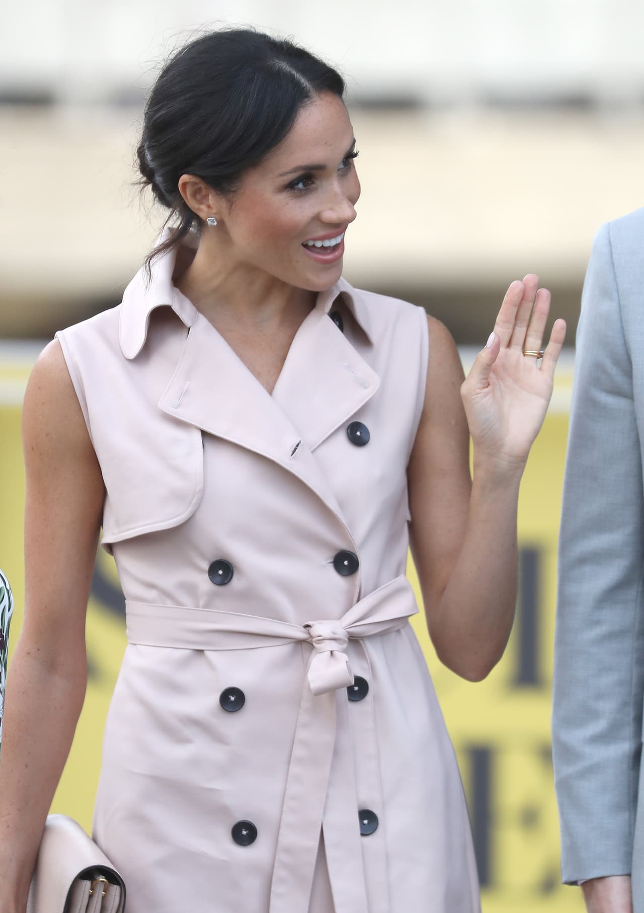 Se trataba del poderoso 
<a href="https://www.houseofnonie.com/store/p80/Sleeveless_Trench.html"><u>trench sin mangas</u></a> en algodón stretch, con cinturón y doble botonadura a media pierna de la colección P/V 2018.