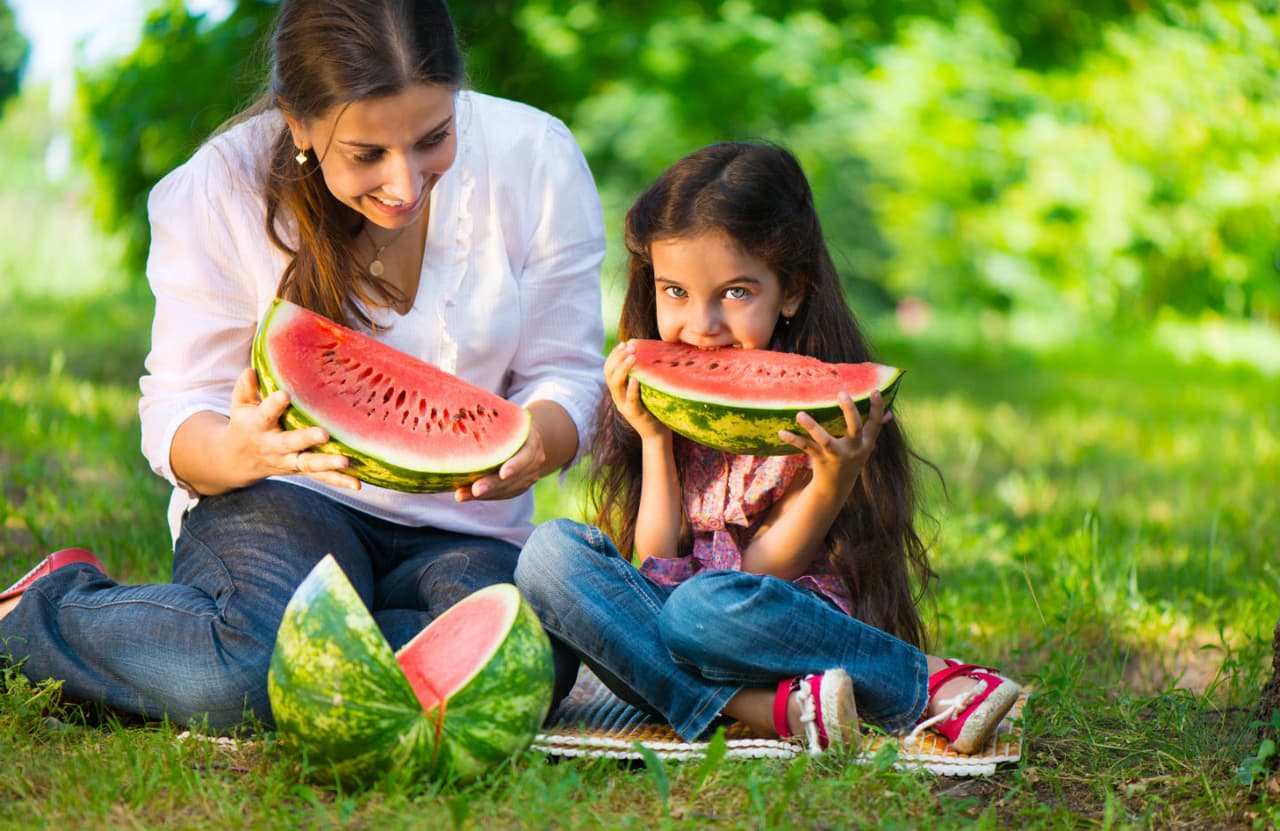 Hábitos alimenticios: cómo comer bien desde el embarazo hasta College (¡y toda la vida!)