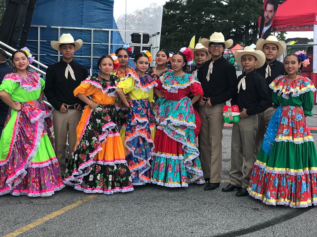 En la Plaza Fiesta, el evento ofrece una jornada cultura y de entretenimiento para toda la familia.