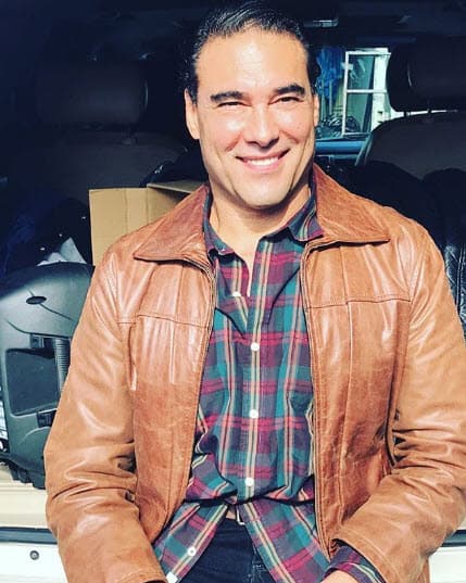 El actor respondió: "
<b><a href="https://www.univision.com/entretenimiento/eduardo-yanez-ridiculiza-con-dureza-a-su-hijo-por-llamarle-drogadicto-y-maltratador" target="_blank">Siempre me ha parecido ridículo, de poco hombre</a></b>, el que lo hace; el que habla mal de su propia familia es un estúpido, es un poco hombre y siempre he criticado eso”.