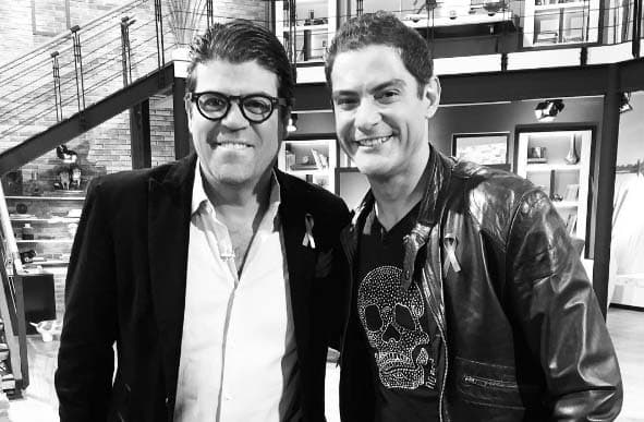 'El Burro' no pasó la oportunidad de posar con Charlie Masso, integrante de Menudo.