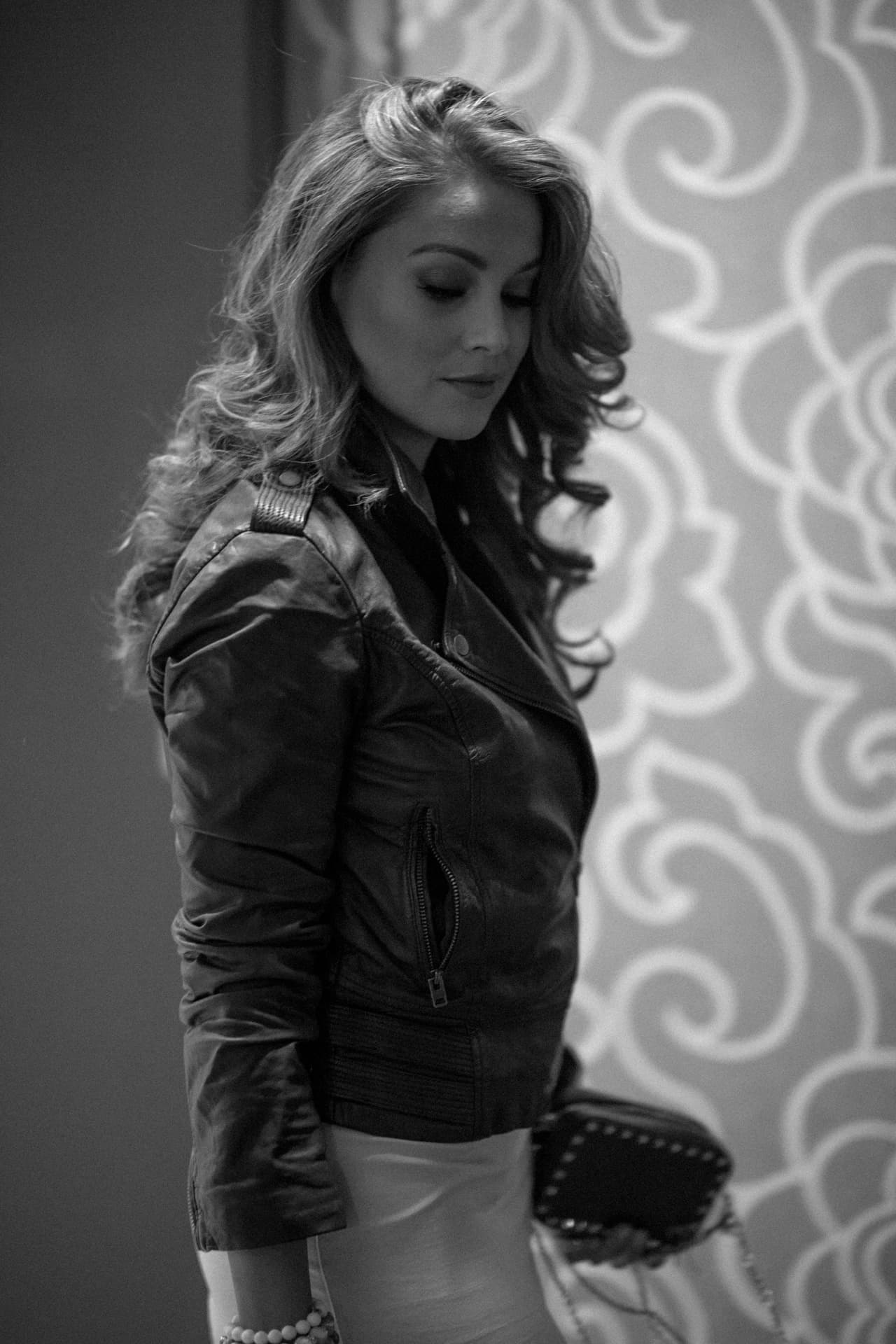 Su look es súper chic, siempre luce estupenda.