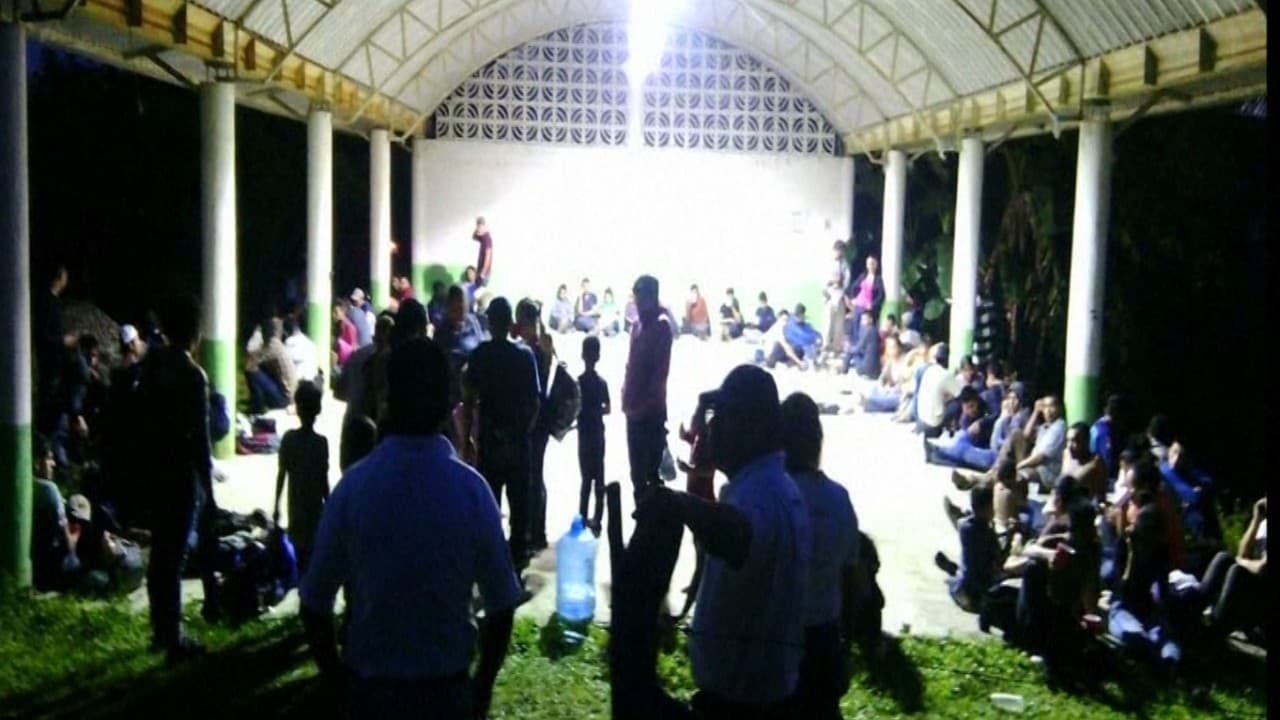 Traficantes abandonan a 147 migrantes centroamericanos en un tráiler en Veracruz