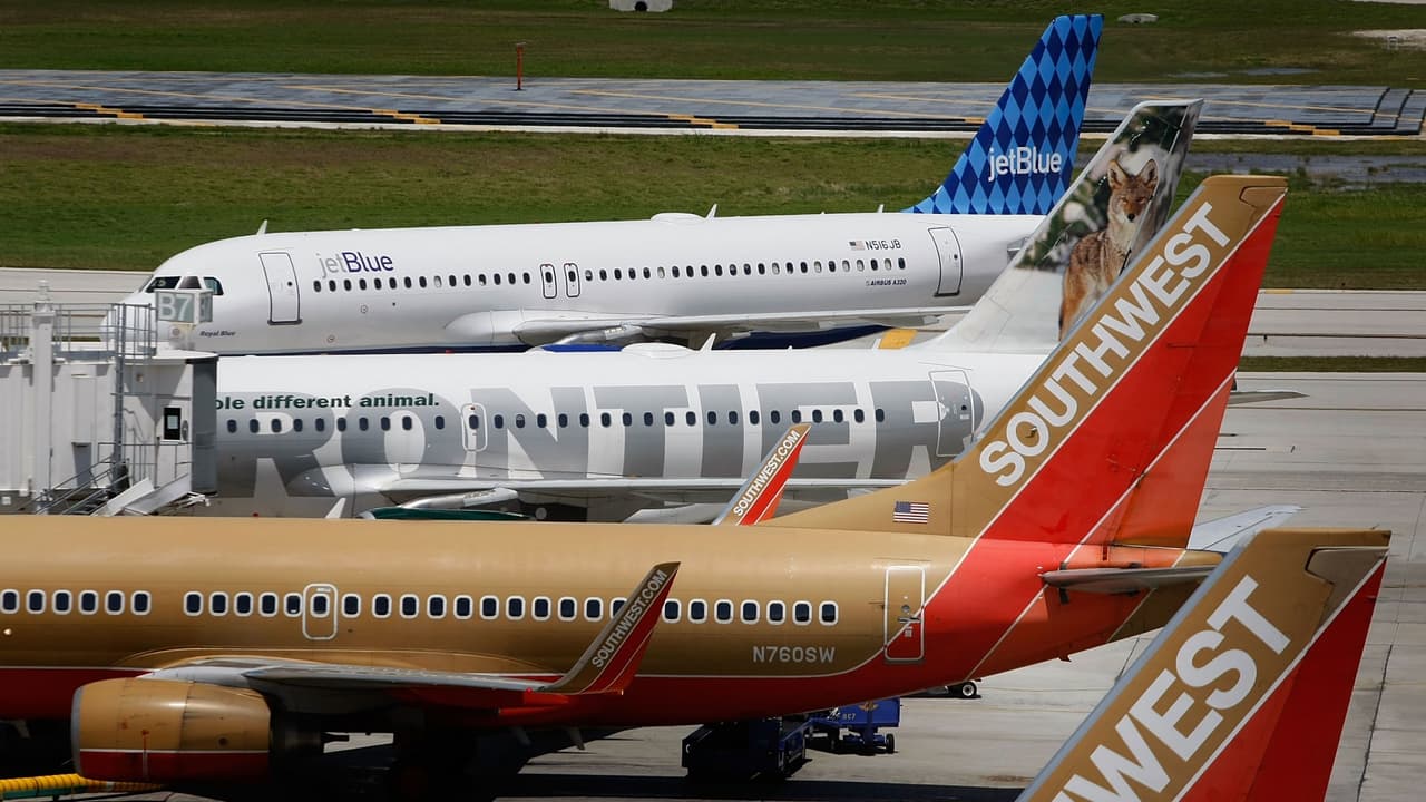 Pasajeros tienen hasta nueve horas de espera en algunos vuelos de Fort Lauderdale por fallas tecnológicas 