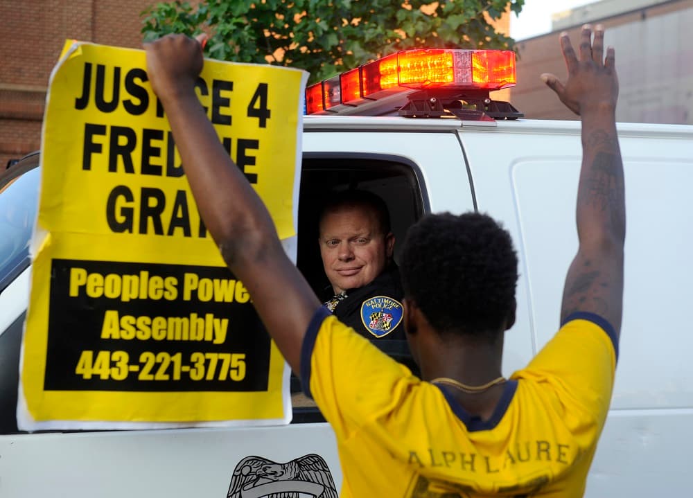 Absuelven a oficial de mayor rango involucrado en la muerte de Freddie Gray