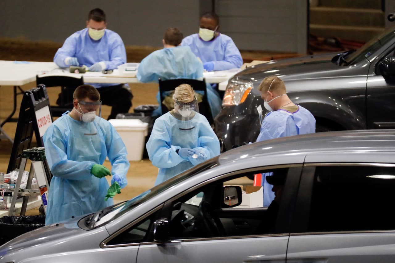 <b>Puesto 14: Tennessee.</b> Es uno de los pocos estados que antes de la pandemia pagaba por desempleo menos de 300 dólares por semana (243), lo que significa que para muchos los 600 dólares adicionales del gobierno federal triplicaba el salario. Tennessee no tiene una política de compensación a corto plazo que permita a los empleadores reducir las horas de trabajo para evitar despidos, pero permite a los trabajadores reclamar beneficios parciales del seguro de desempleo. 
<br>