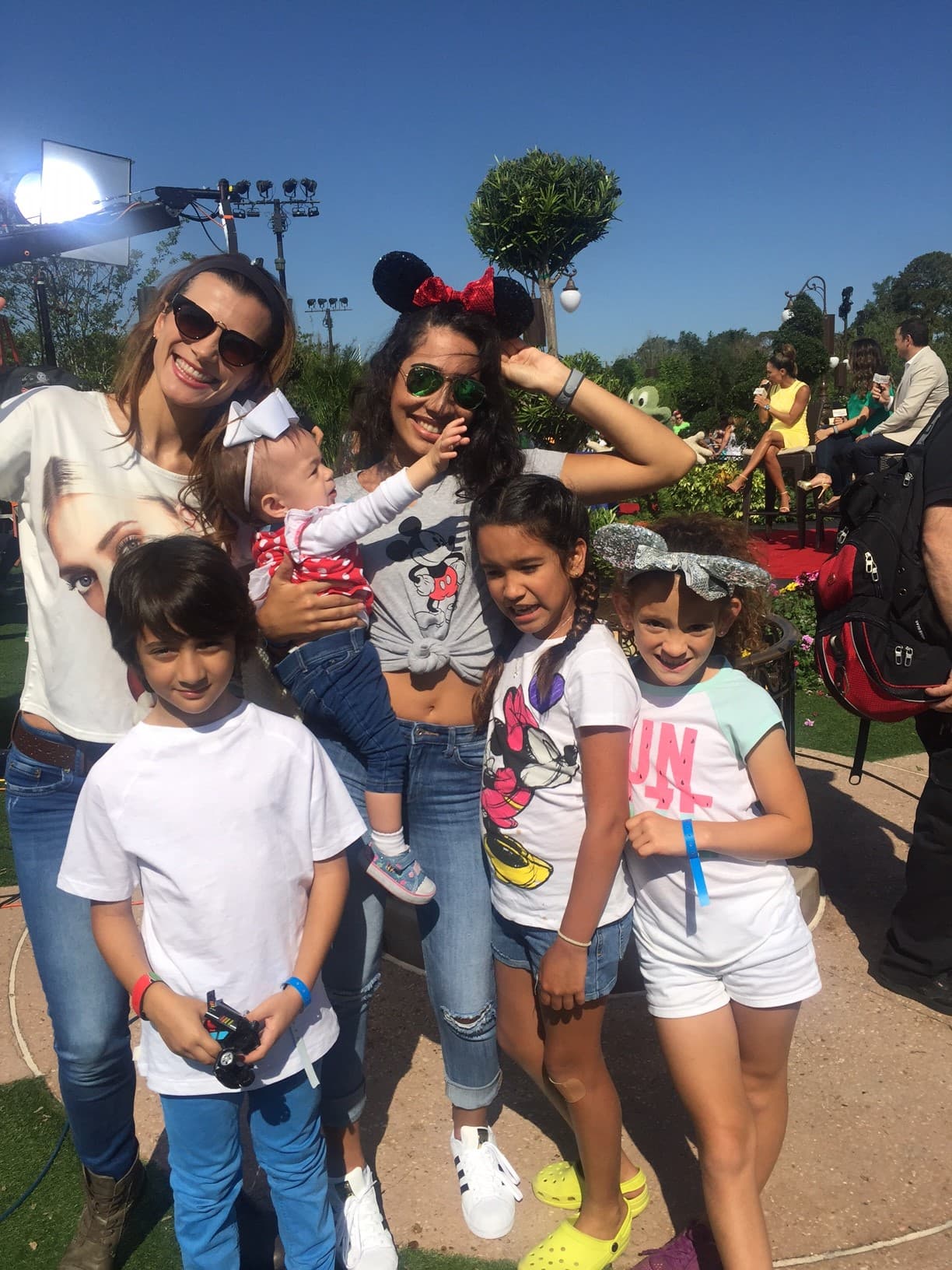 ¡Qué coquetos! Todos estaban vueltos locos en el mundo mágico de Disney.