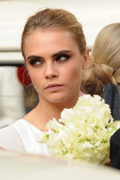 La guapa modelo se lució como una de las 17 damas de honor que tuvo du hermana Poppy durante su enlace con James Cook.