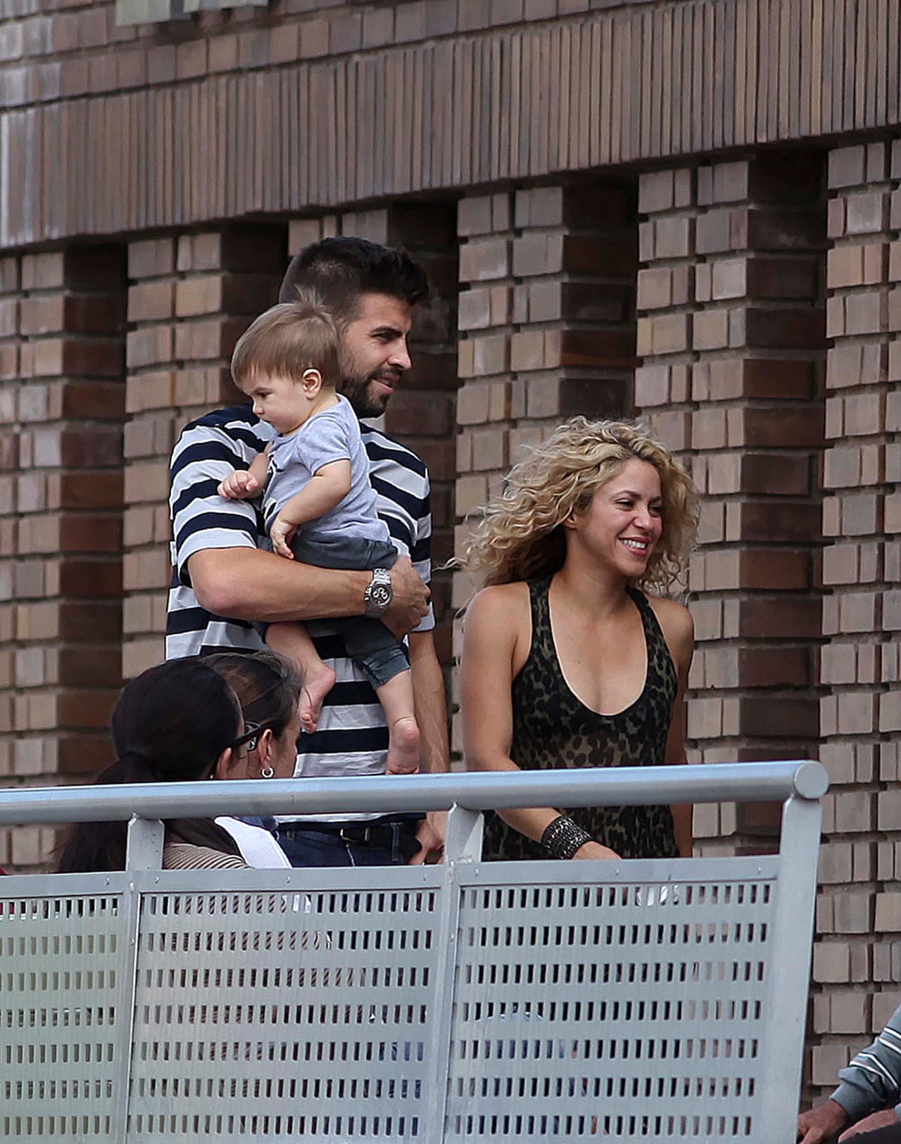 Hace unos días Shakira, Gerard y Sasha llegaron así de sonrientes al colegio de Milan.