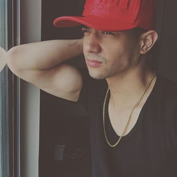 ¿En quién pensará Luis Coronel?