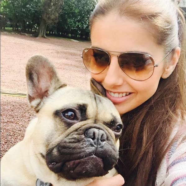 A Michelle Renaud le encantan los animales, sobre todo los perros y los gatos.