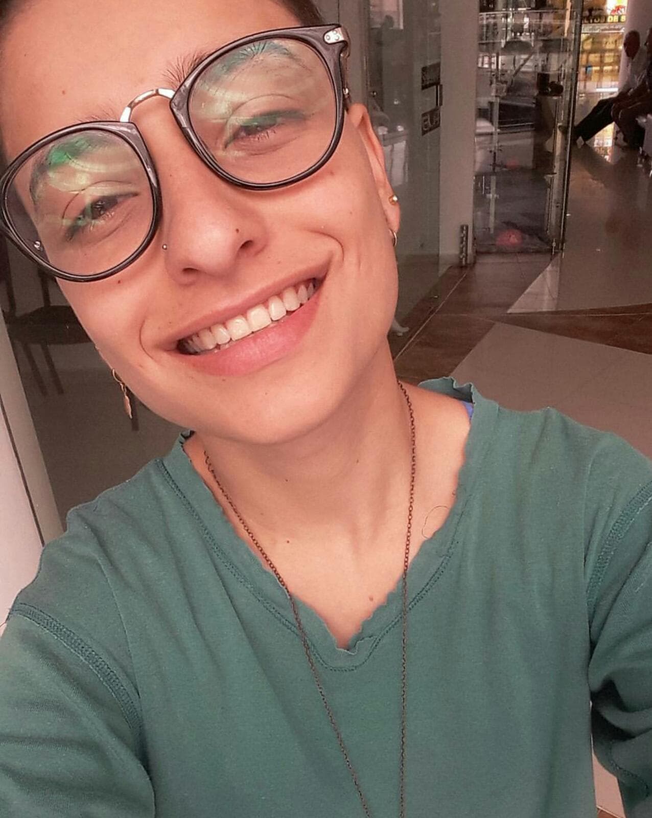 La sorpresa llega para las seguidoras del cantante, cuando ven a esta chica, quien sin querer parecerse al Dirty Boy, es idéntica.