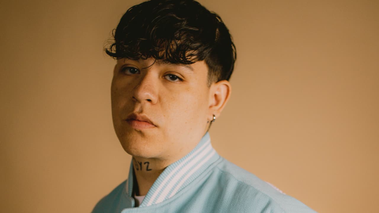 Junior H nominado a Artista Global Latino Del Año de Latin AMAs 2024