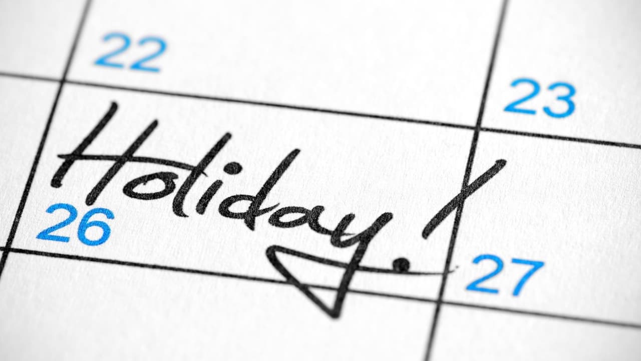 ¿Cuáles son los días festivos que se contemplan en California?