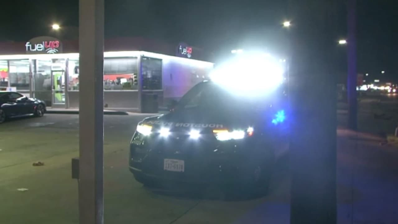 El martes 8 de febrero, el padre, la madre, el hijo de 12 años, y Ashanti, de 9, se dirigían a la tienda cuando se cruzaron con dos automóviles que al parecer estaban compitiendo, de acuerdo con el portavoz del Departamento de Policía de Houston.