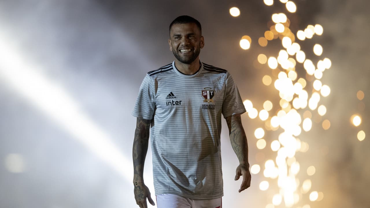 ¿Podría ser el retiro? Sao Paulo ya no puede pagar el salario de Dani Alves