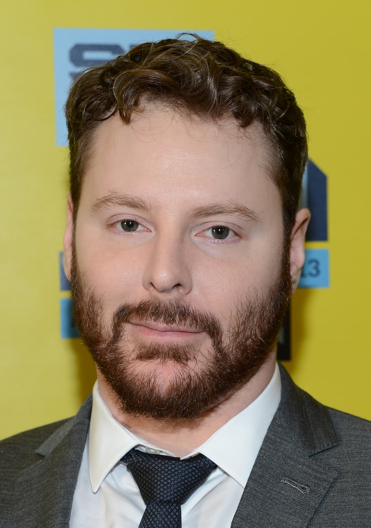 Napster es un servicio de distribución de archivos MP3 que la gente usaba para compartir sus listas de música. Sean Parker es su creador.