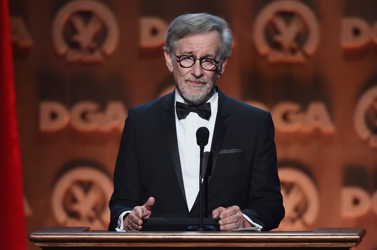 Steven Spielberg se convirtió en un afamado director de cine que saltó a la fama por ‘ET’ y ‘Jaws’; es, además, co-fundador de Dreamworks.