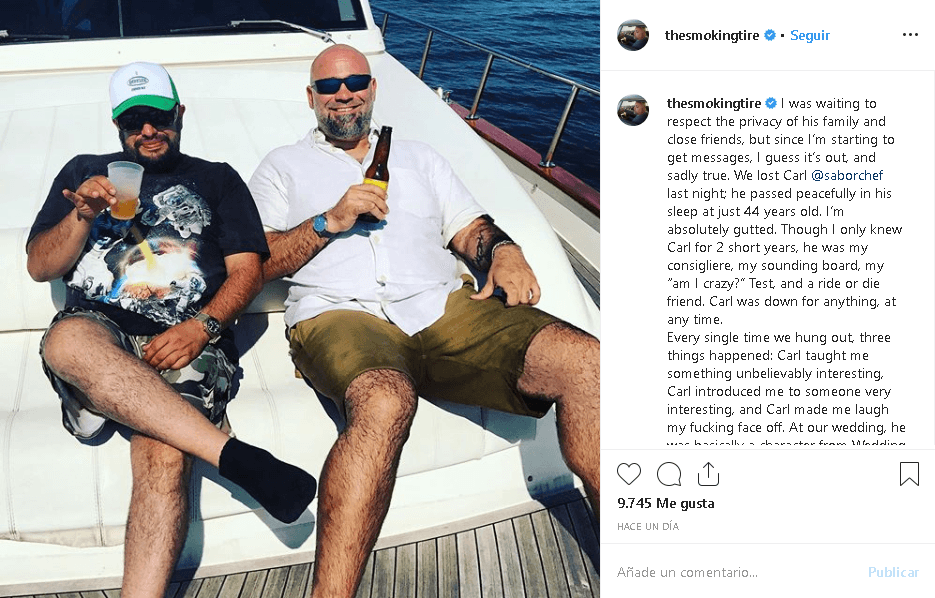 "Anoche perdimos a Carl; falleció tranquilamente mientras dormía de un 
<b>presunto ataque al corazón</b> a los 44 años de edad", escribió Farah en 
<b><a href="https://www.instagram.com/p/B2t1V4DgKQ-/" target="_blank">Instagram</a></b>.