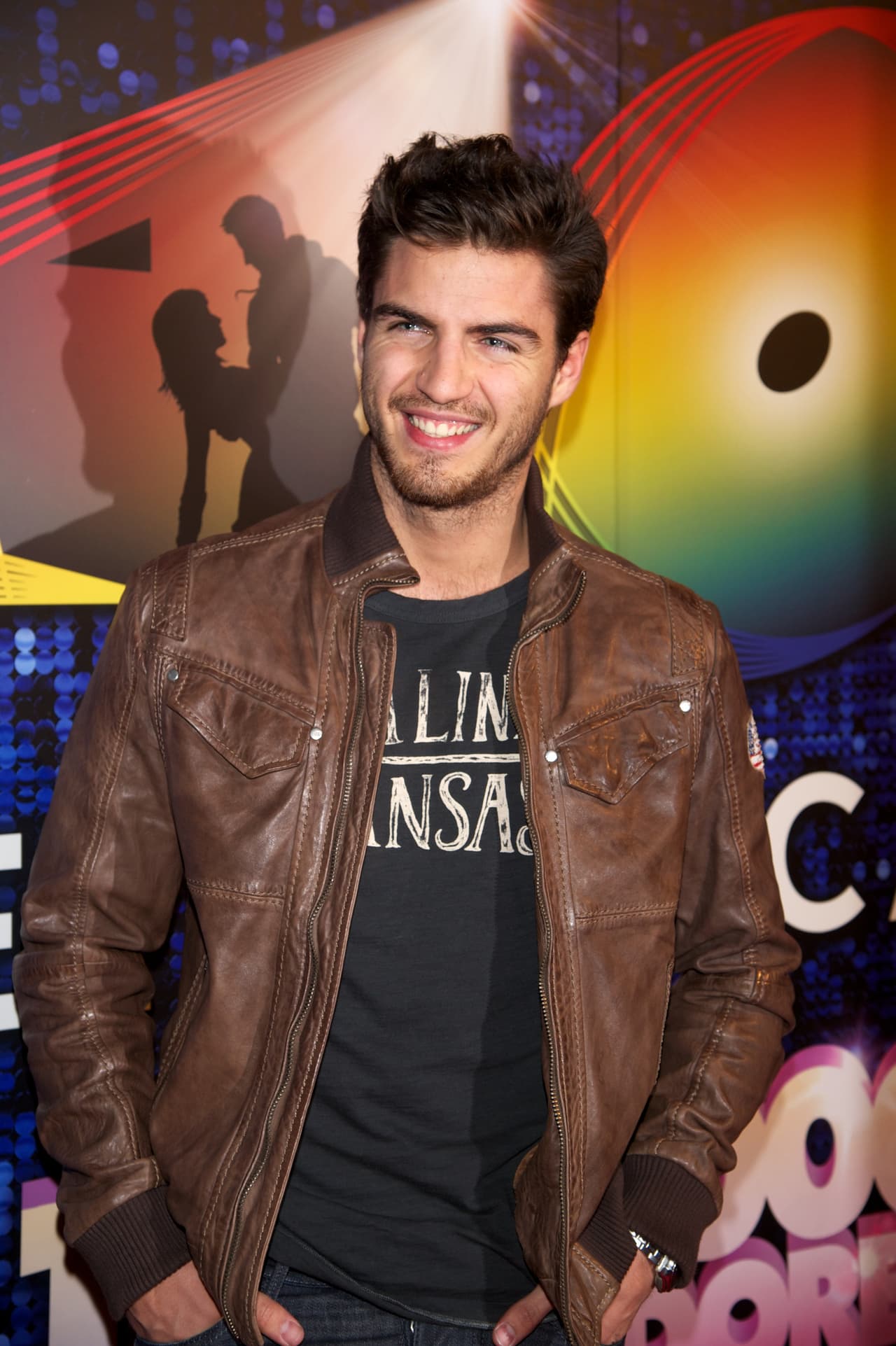 El actor continuó su carrera en España, donde fue invitado a diferentes eventos como la premiere de '40 El Musical' en enero de 2013.