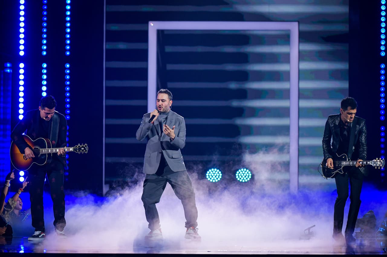 El trío mexicano ofreció un performance en el que interpretó dos temas, el primero fue ‘¿Qué gano olvidándote?’, que originalmente canta con Zion & Lennox.