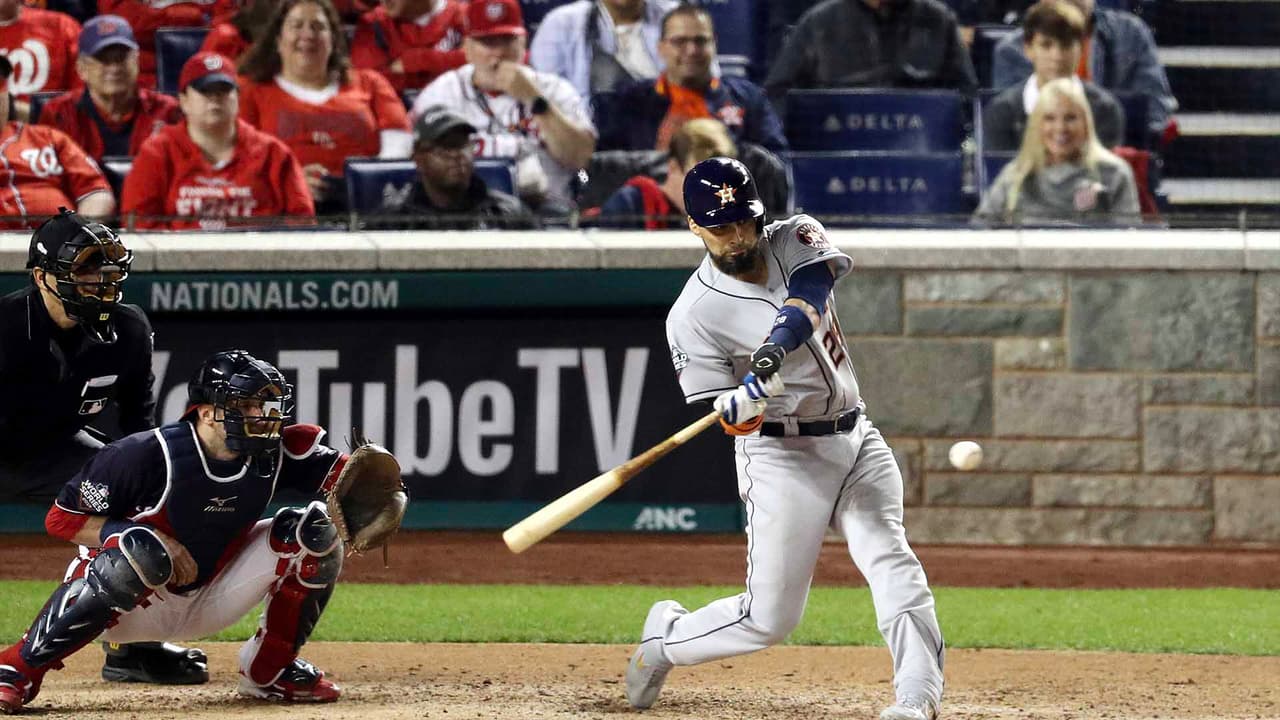 Robinson Chirinos la sacó del terreno en el cuarto juego impulsando dos carreras. Una jugada oportuna para ayudar a los Astros a preservar la victoria.