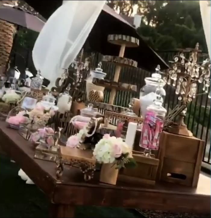Esta fue la mesa de dulces que estuvo durante la recepción de la boda de Juan Rivera y Brenda.