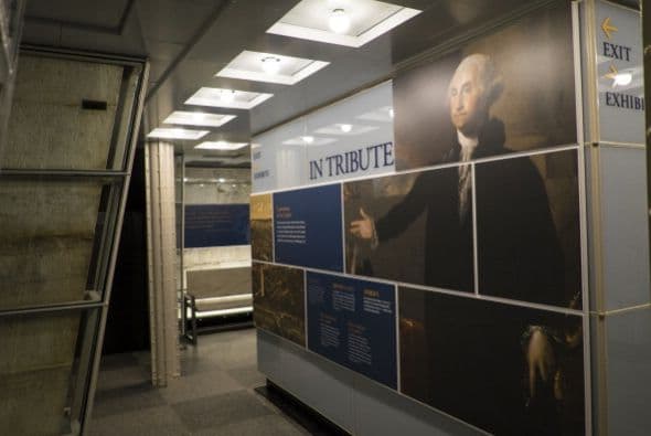 Ahora se han instalado nuevas exhibiciones y los visitantes una vez más pueden tomar el ascensor.