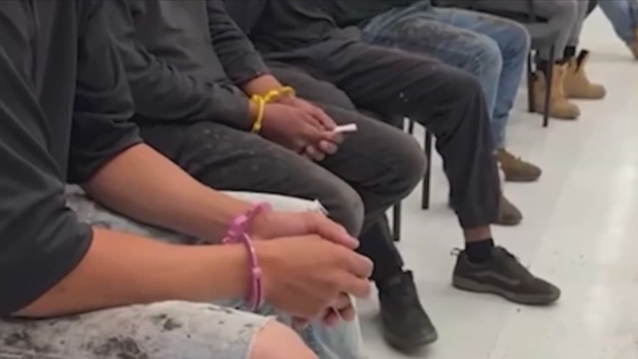 Peregrinos recorren el sur de California denunciando malas condiciones en los centros de detención