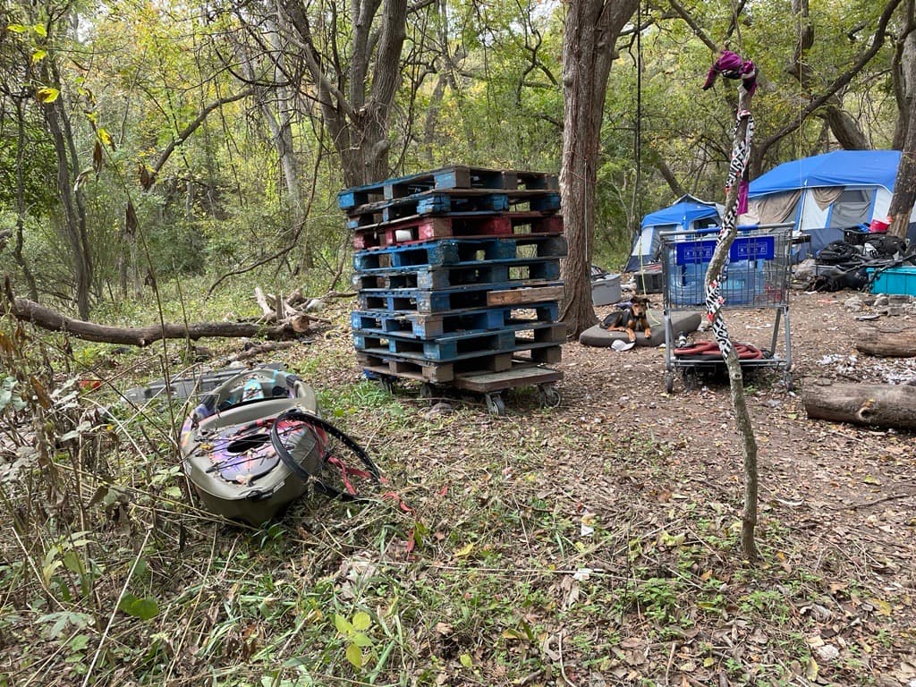 4. A los ocupantes se les ofrece traslado a refugio y conexión a recursos de vivienda permanentes.
<br>