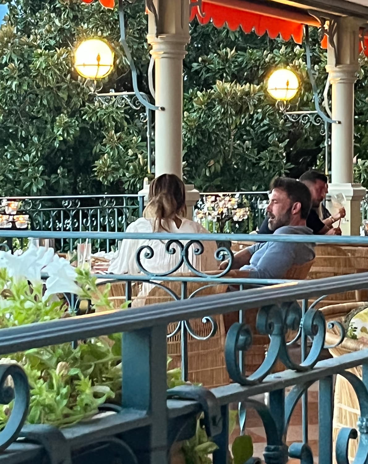 "Simplemente están saliendo y mezclándose (con la gente)".
<br>