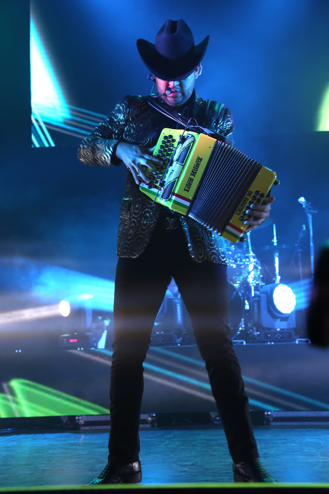 Calibre 50 está nominada a Premios Juventud en las categorías de 'Mejor canción para bailar' y 'Mejor canción para la troca'.