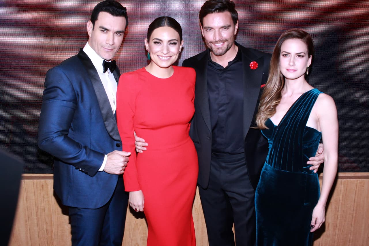 El elenco de 'Por amar sin ley' se reunió para presentar la telenovela ante los medios de comunicación.