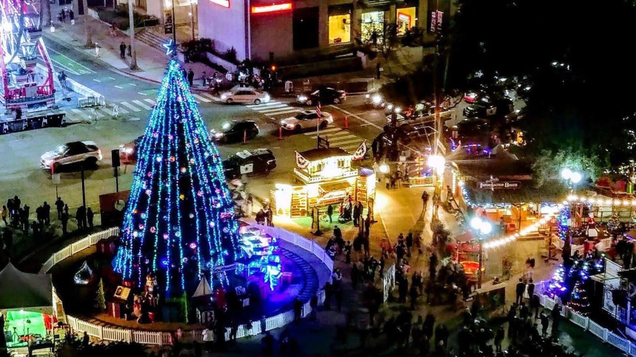 Christmas in the Park regresa a la ciudad de San José para celebrar la temporada navideña en la Plaza César Chavez.