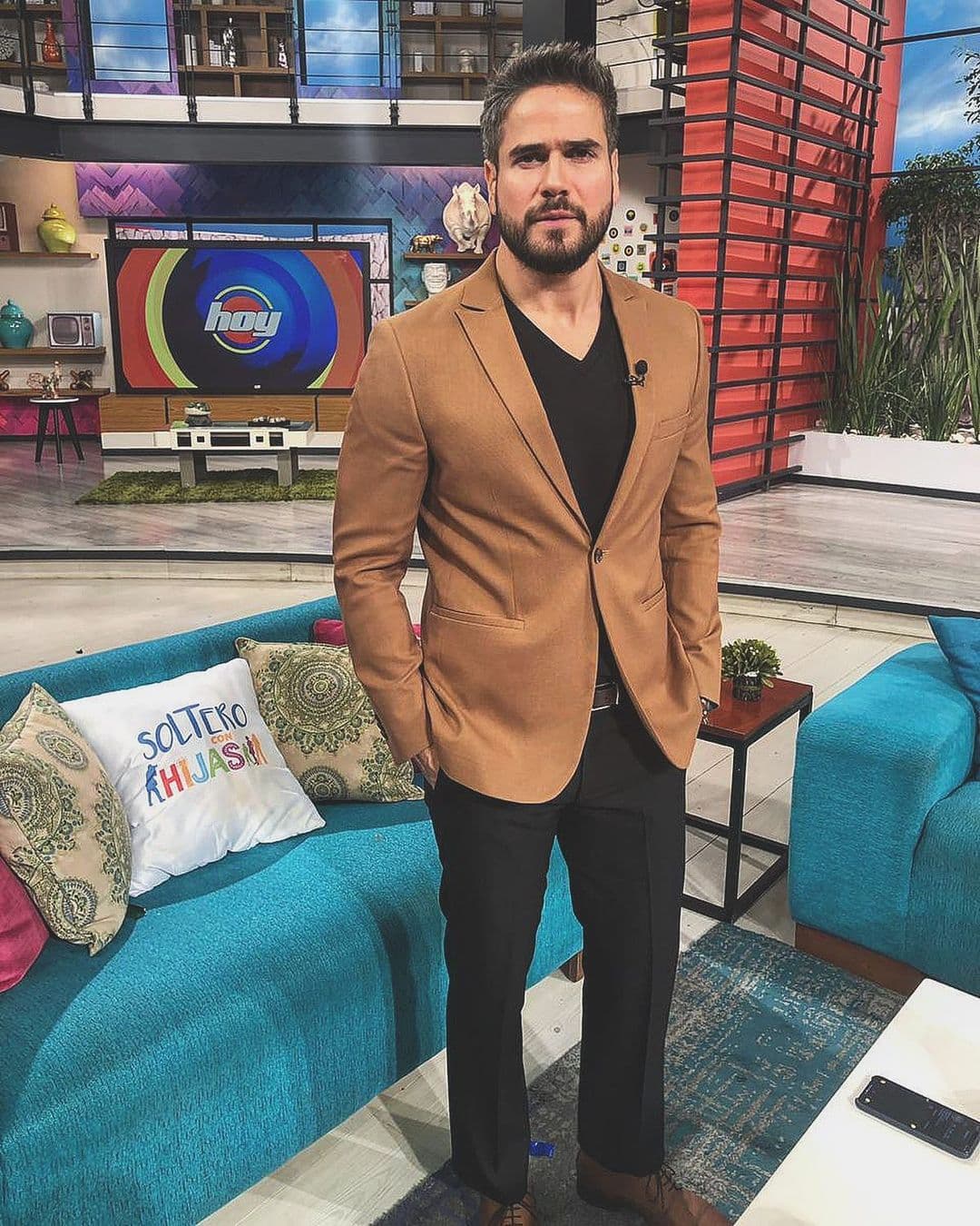 "
<b><a href="https://www.univision.com/famosos/casi-me-echan-daniel-arenas-narra-el-drama-que-vivio-en-teresa-cuando-estuvo-a-punto-quedar-fuera-del-elenco-fotos">Yo sueño que sea una persona sensible como yo,</a></b> de Dios, familiar, yo me fijo mucho más en la esencia , lo que tenga la persona por dentro, en su capacidad de perdonar, de tolerar, en su bondad, yo me fijo en muchas cualidades".
<br>