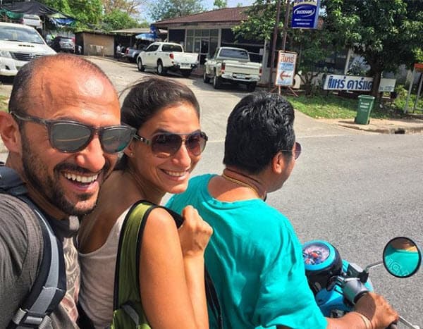 Encontró en su esposa a la mejor compañera de aventuras, pues a ambos les encanta viajar y la adrenalina, según las fotografías que 'Rasta' publica en su cuenta de Instagram.