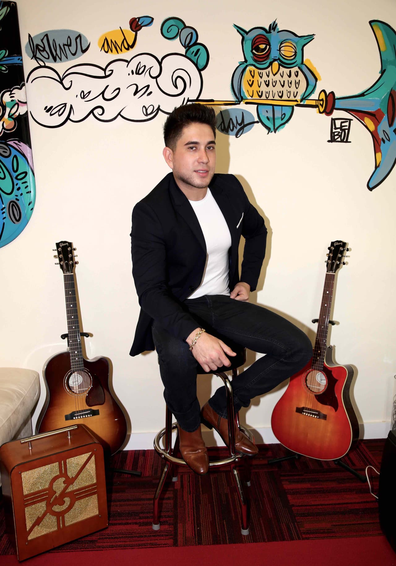 Su carrera comenzó a los 7 años, cuando cantaba en las fiestas del pueblo junto a su papá. En la adolescencia fue parte de la banda 'Estrella blanca' y, al cumplir la mayoría de edad, se unió a 'La única estrella', nombres que serían un indicio de que lo suyo era apuntar por todo lo alto.